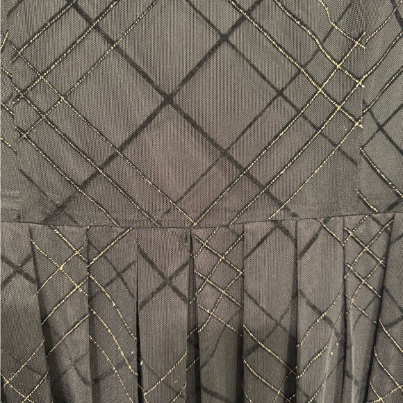 Women’s size 14, Ellen Tracy dress. Black with gold detail - Picture 2 of 7